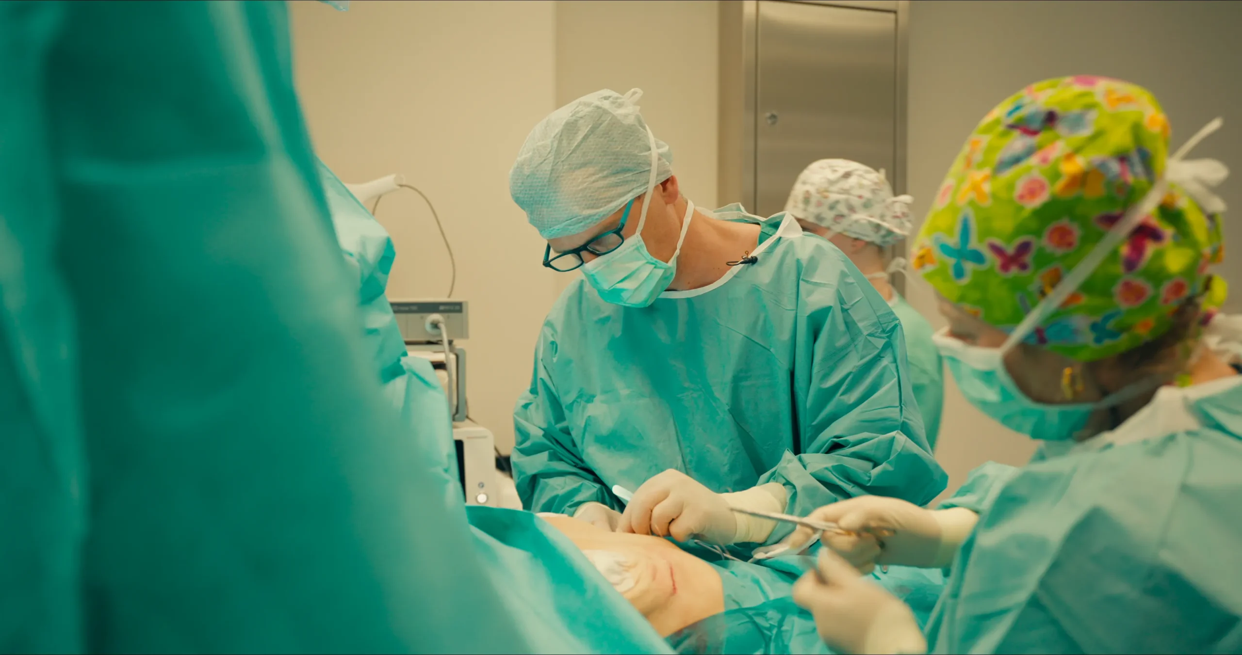 Bruststraffung mit innerem BH: natürliche Stabilität mit eigenem Gewebe